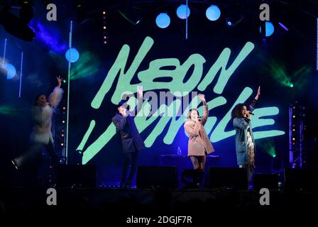 Neon Jungle bei der Oxford Street Christmas Lights 2014 in London. Stockfoto