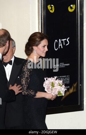 Catherine, Herzogin von Cambridge, Abfahrt von der Royal Variety Performance, The Palladium Theatre, London Stockfoto