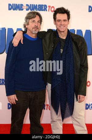 Jim Carrey und Peter Farrelly besuchen The Dumber und Dumber bei Photocall, The Connaught Hotel, London. Stockfoto