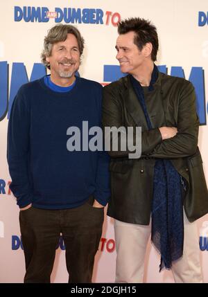 Jim Carrey und Peter Farrelly besuchen The Dumber und Dumber bei Photocall, The Connaught Hotel, London. Stockfoto