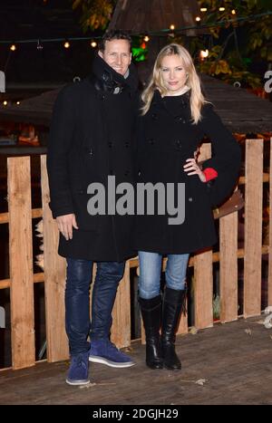 Brendan Cole und seine Frau Zoe Hobbs kommen im Winter Wonderland des Hyde Parks in London an. Stockfoto