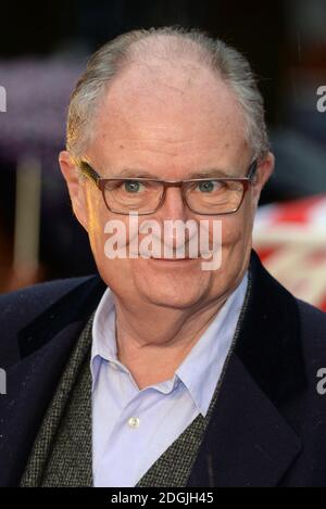 Jim Broadbent bei der Paddington World Premiere, Odeon Cinema, Leicester Square, London. Stockfoto