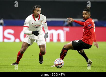 Jules Kounde vom FC Sevilla, Dalbert Henrique vom Stade Rennais während der UEFA Champions League, Gruppe E Fußballspiel zwischen Stade Rennais und Sevilla FC (FC Sevilla) am 8. Dezember 2020 im Roazhon Park in Rennes, Frankreich - Foto Jean Catuffe / DPPI / LM Stockfoto