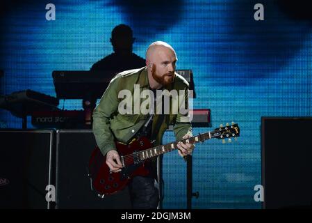 EXKLUSIV Mark Sheehan von The Script live auf der Bühne während des Capital FM Jingle Bell Ball 2014 in der O2 Arena, London statt Stockfoto