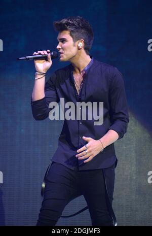 EXKLUSIV Josh Cuthbert von Union J live auf der Bühne während des Capital FM Jingle Bell Ball 2014 in der O2 Arena, London statt. Stockfoto