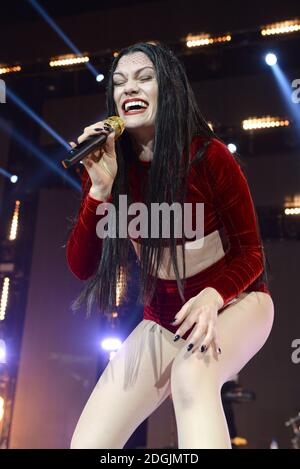 EXCLUSIVE *** Jessie J live auf der Bühne während des Capital FM Jingle Bell Ball 2014 in der O2 Arena, London statt Stockfoto