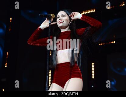 EXCLUSIVE *** Jessie J live auf der Bühne während des Capital FM Jingle Bell Ball 2014 in der O2 Arena, London statt Stockfoto