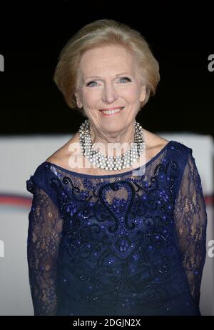 Mary Berry Ankunft in A Night of Heroes : The Sun Military Awards 2014, Greenwich Maritime Museum, London. Stockfoto