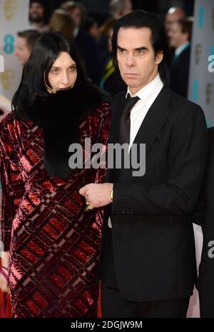 Nick Cave und Frau Susie Bick bei den EE British Academy Film Awards 2015 im Royal Opera House in Covent Garden, London, Großbritannien. Stockfoto