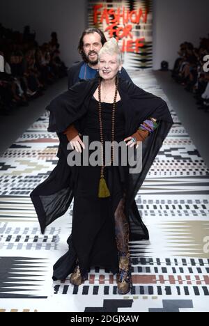 Dame Vivienne Westwood und Ehemann Andreas auf dem Laufsteg während des Fashion for Relief Charity Catwalk 2015 im Somerset House, dem Sitz des British Fashion Council, London Stockfoto