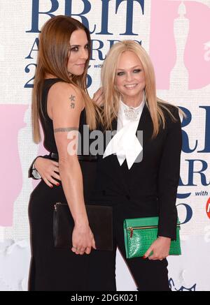 Melanie Chisholm und Emma Bunton bei den Brit Awards 2015 mit MasterCard in der O2 Arena, London Stockfoto