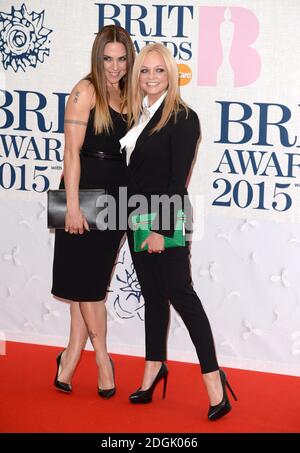 Melanie Chisholm und Emma Bunton bei den Brit Awards 2015 mit MasterCard in der O2 Arena, London Stockfoto