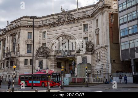 London, Großbritannien - 25. März 2019: Der Bahnhof Waterloo ist die Endstation der südwestlichen Hauptlinie nach Weymouth über Southampton, die West-England-hauptlinie lin Stockfoto