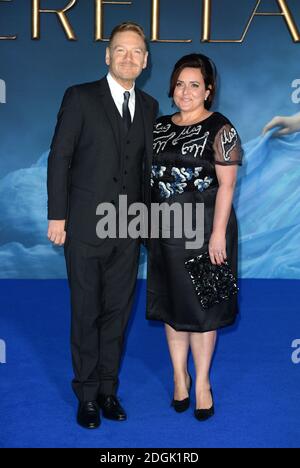 Regisseur Kenneth Branagh und Frau Lindsay Brunnock nehmen an der britischen Premiere von Disney's Cinderella Teil, die im Odeon-Kino am Leicester Square in London stattfand Stockfoto