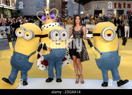 Sandra Bullock mit den Minions Bob, Kevin und Stuart bei der Minions UK Film Premiere im Odeon Kino Leicester Square, London (obligatorische Gutschrift: DOUG PETERS/ EMPICS Entertainment) Stockfoto