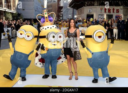 Sandra Bullock mit den Minions Bob, Kevin und Stuart bei der Minions UK Film Premiere im Odeon Kino Leicester Square, London (obligatorische Gutschrift: DOUG PETERS/ EMPICS Entertainment) Stockfoto