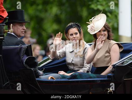Prinz Andrew, Prinzessin Beatrice und Prinzessin Eugenie bei Trooping the Color zur Feier des Geburtstages der Königin, The Mall, London Stockfoto