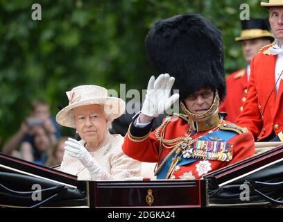 HM die Königin und der Herzog von Edinburgh Teilnahme an Trooping the Color zur Feier der Königin Geburtstag, The Mall, London Stockfoto