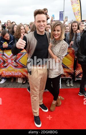 Olly Murs und Caroline Flack kommen für die X Factor Auditions in EventCity, Manchester City. Stockfoto