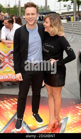 Olly Murs und Caroline Flack bei der X Factor Auditions in der Wembley Arena in London. Stockfoto