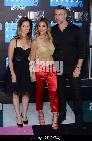 Jillian Michaels und Partnerin Heidi Rhoades auf dem roten Teppich bei den MTV Video Music Awards 2015, im Microsoft Theater, Los Angeles. Bild Kredit sollte Doug Peters / EMPICS Entertainment lesen Stockfoto