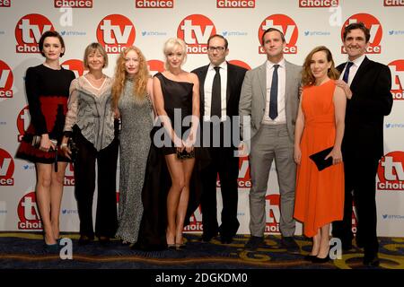 (L-R) die Darsteller von Call the Midwife, Charlotte Ritchie, Jenny Agutter, Victoria Yeates, Helen George, Ben Caplan, Jack Ashton, Laura Main und Stephen McGann bei den TV Choice Awards 2015 im Park Lane Hilton Hotel, London. Stockfoto