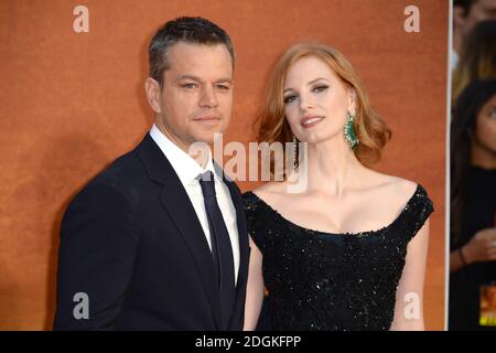 Matt Damon und Jessica Chastain bei der europäischen Premiere des Mars am Odeon Leicester Square in London Foto-Kredit sollte lesen: Doug Peters/ Empics Entertainment Stockfoto