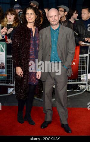 Nick Hornby und Frau Amanda Posey bei der Premiere des BFI London Film Festival in Brooklyn, die im Odeon, Leicester Square, London, stattfand. Foto-Kredit sollte Doug Peters / EMPICS Entertainment lesen Stockfoto