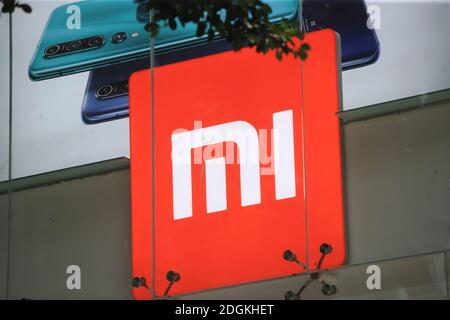 Auf diesem unlokierten und undatierten Foto ist die Fassade eines Gebäudes der Xiaomi Corporation zu sehen, die ein chinesisches multinationales Elektronikunternehmen gegründet hat Stockfoto