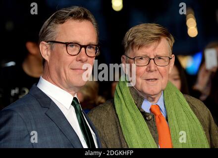 Alex Jennings (links) und der Schriftsteller Alan Bennett bei der Premiere des BFI London Film Festival for The Lady in the Van, im Odeon, Leicester Square, London. Foto-Kredit sollte Doug Peters / EMPICS Entertainment lesen Stockfoto