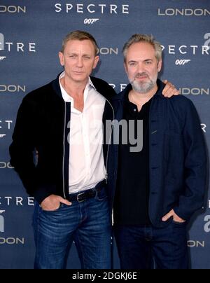 Daniel Craig und Sam Mendes nehmen an der Spectre Fotozelle Teil, die im Corinthia Hotel Ballsaal, Whitehall PL, London, stattfindet. Stockfoto