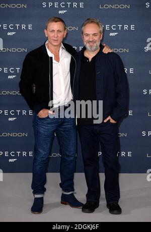 Daniel Craig und Sam Mendes nehmen an der Spectre Fotozelle Teil, die im Corinthia Hotel Ballsaal, Whitehall PL, London, stattfindet. Stockfoto