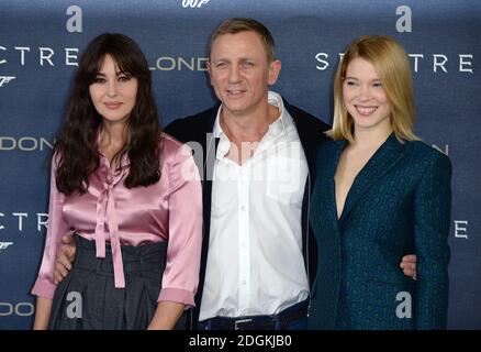 Monica Bellucci, Daniel Craig und Lea Seydoux nehmen an der Spectre Fotozelle Teil, die im Corinthia Hotel Ballroom, Whitehall Place, London, stattfindet. Stockfoto