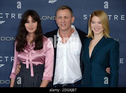 Monica Bellucci, Daniel Craig und Lea Seydoux nehmen an der Spectre Fotozelle Teil, die im Corinthia Hotel Ballroom, Whitehall Place, London, stattfindet. Stockfoto