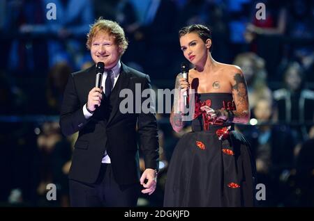 Ed Sheeran und Ruby Rose bei den MTV Europe Music Awards 2015 im Mediolanum, Assago, Mailand. Stockfoto