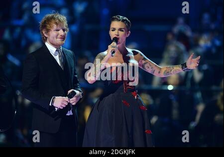 Ed Sheeran und Ruby Rose bei den MTV Europe Music Awards 2015 im Mediolanum, Assago, Mailand. Stockfoto