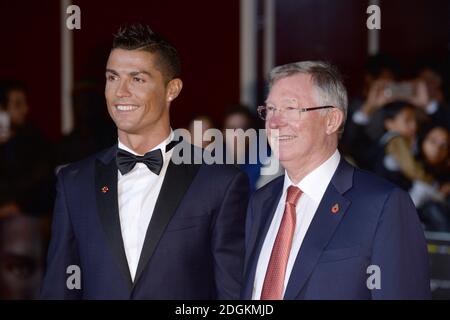 Cristiano Ronaldo und Sir Alex Ferguson bei der Weltpremiere von Ronaldo im Vue West End Kino am Leicester Square, London. Stockfoto