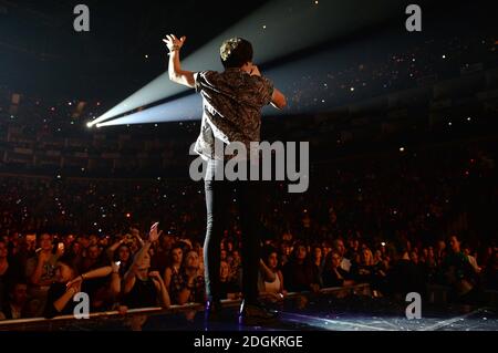 Bradley Simpson von den Amps tritt auf der Bühne während der Capital FM Jingle Bell Ball 2015 in der O2 Arena, London statt Stockfoto