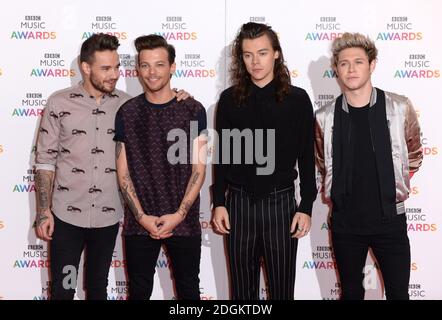 Liam Payne, Louis Tomlinson, Harry Styles und Niall Horan von One Direction bei der Ankunft bei den BBC Music Awards 2015, Genting Arena, Birmingham. Bildnachweis sollte lauten: Doug Peters EMPICS Entertainment Stockfoto