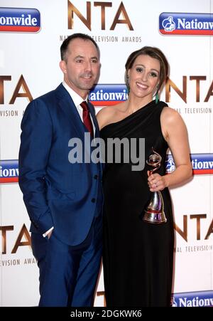 Suranne Jones und ihr Mann Laurence Akers im Presseraum bei den National Television Awards 2016 in der O2 Arena, London. Stockfoto