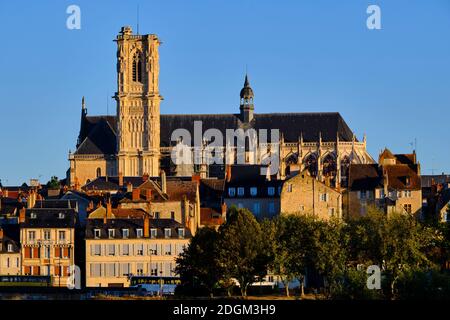 Frankreich, Nièvre (58), Nevers, Saint-Cyr-et-Sainte-Julitte Kathedrale auf dem Weg nach Saint-Jacques de Compostelle, Loire-Tal Stockfoto