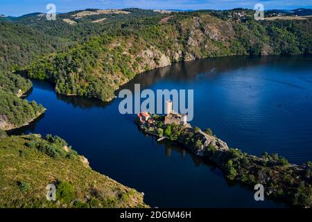 Frankreich, Loire (42), Saint-Just-Saint-Rambert, die Überreste des Schlosses von Grangent (12. Jahrhundert) isoliert auf dem Stausee von Grangent, Loire-Tal Stockfoto