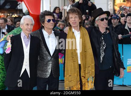 Mick Jagger, Keith Richards, Ronnie Wood und Charlie Watts von den Rolling Stones bei der Ankunft in der Exhibitionism, der Rolling Stones Ausstellung Eröffnungsgala in der Saatchi Gallery, London. Stockfoto