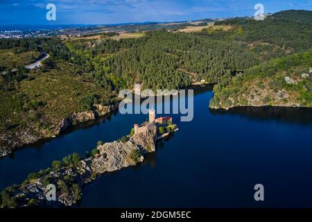 Frankreich, Loire (42), Saint-Just-Saint-Rambert, die Überreste des Schlosses von Grangent (12. Jahrhundert) isoliert auf dem Stausee von Grangent, Loire-Tal Stockfoto