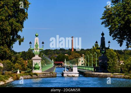 France, Loiret (45), Briare, Briare Kanalbrücke von Gustave Eiffel mit dem seitlichen Kanal zur Loire über der Loire gebaut Stockfoto