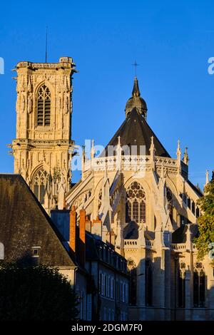 Frankreich, Nièvre (58), Nevers, Saint-Cyr-et-Sainte-Julitte Kathedrale auf dem Weg nach Saint-Jacques de Compostelle, Loire-Tal Stockfoto