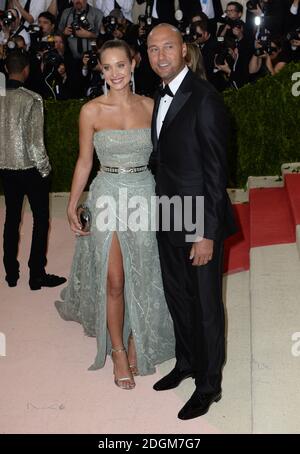 Hannah Davis und Derek Jeter beim Metropolitan Museum of Art Met Gala 2016 in New York City, USA. Bildnachweis sollte lauten: Doug Peters/EMPICS Entertainment Stockfoto