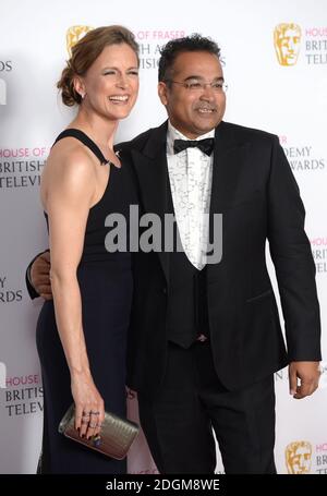 Katy Derham und Krishnan Guru-Murthy im Presseraum des House of Fraser BAFTA TV Awards 2016 in der Royal Festival Hall, Southbank, London. Stockfoto