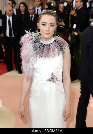 Saoirse Ronan beim Metropolitan Museum of Art Met Gala 2016 in New York City, USA. Bildnachweis sollte lauten: Doug Peters/EMPICS Entertainment Stockfoto