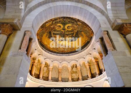 Frankreich, Loiret (45), Loire-Tal, das von der UNESCO zum Weltkulturerbe erklärt wurde, Germigny-des-Prés, karolingisches Oratorium von Germigny-des-Prés oder Kirche des Trè Stockfoto